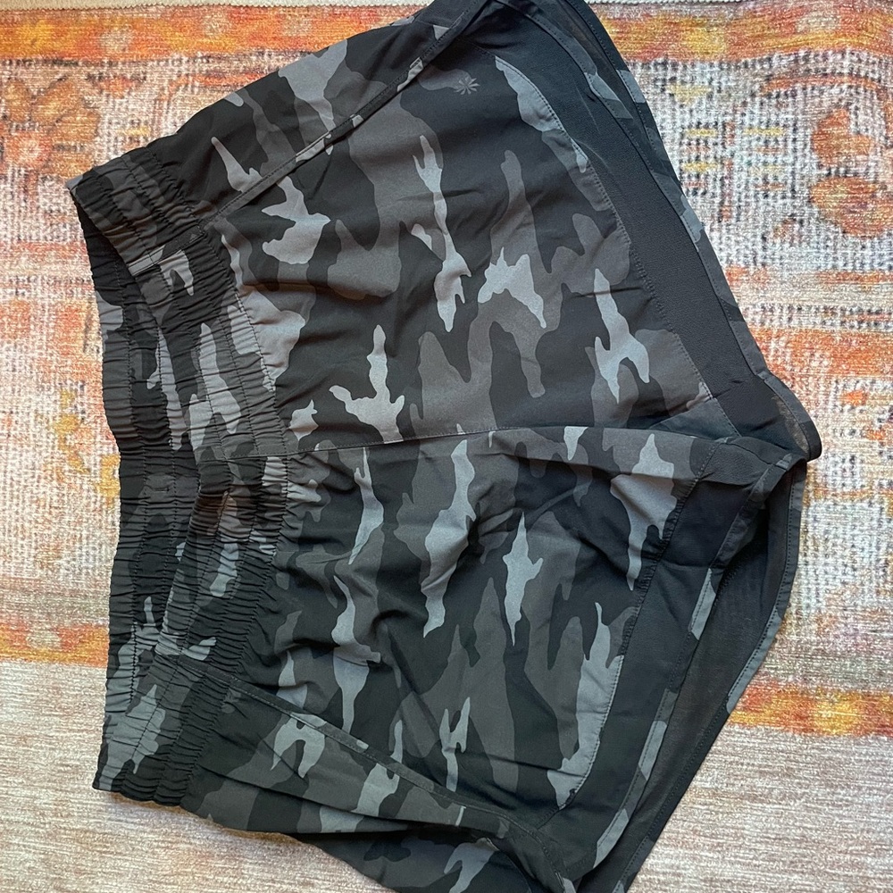 Athleta Woman’s Mesh Racer Run Mid Rise 4” Short